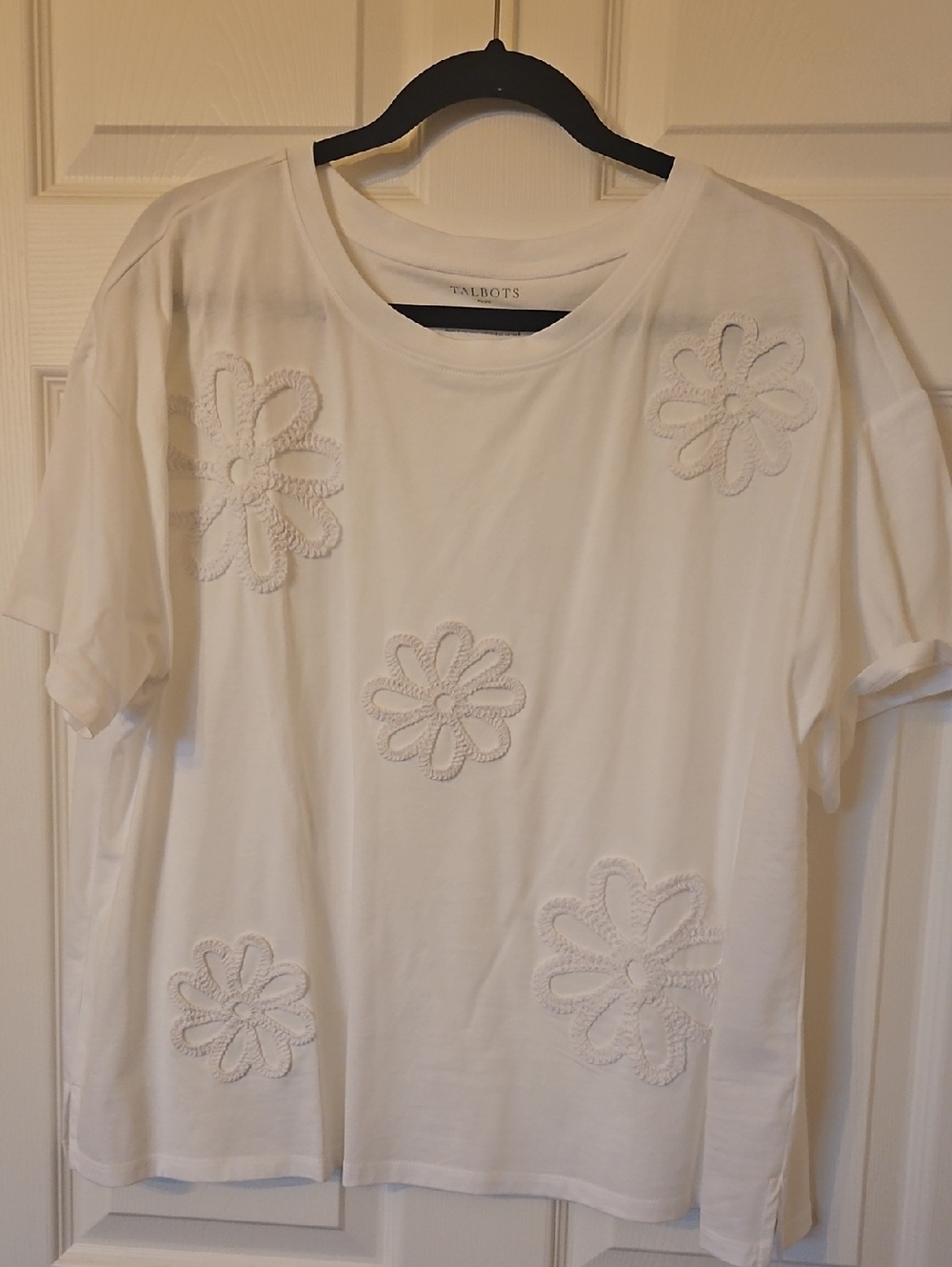 Talbots White Floral Appliqué Short Sleeve Tee